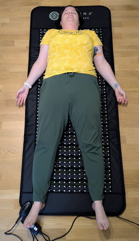 Kristallmatte Maxi von Koanna® - Nutzung nach dem Yoga beim Shavasana